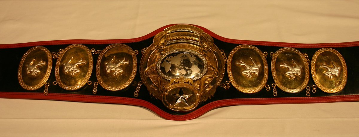 PWFヘビー級選手権2代目実物チャンピオンベルト。2005年1月、後楽園