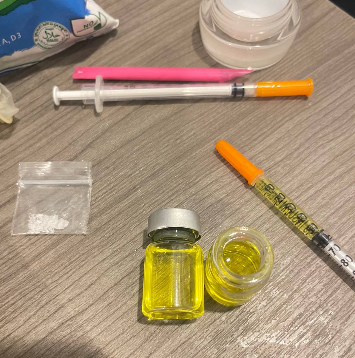 god_sethy17835's tweet image. ឥវ៉ាន់មានស្តុកស្រាប់នៅភ្នំពេញ Hf 🚀💉 ឡាវ 33%&amp;amp;34% ១លេខលាយសេរ៉ូមលឿងត្រឹមលេខ៥០ លេងងុំលះបាន៦ទៅ៨ម៉ោងរឺលើសនឹងតាមសភាពឈាមអ្នកប្រើរាវរឺខាប់