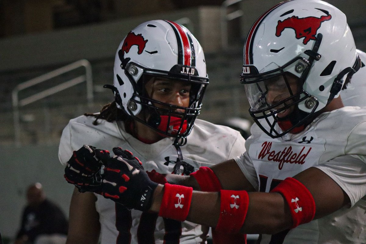 🚨Jones Twins 🚨
          🚨Junior Season Stats 🚨

Jordin Jones 
108 tackles
12.5 sacks 
20 hurries 
28 TFLs
1 Def Touchdown

Jaylin Jones 
91 Tackles 
3 sacks 
4 hurries
19 TFL

<a href="/CoachKWils/">Coach Ken Wilson</a> <a href="/CallieCam_/">CallieCam</a> <a href="/CoachSiddiq/">Coach Haynes</a> <a href="/BWells409/">Ben Wells</a> 
<a href="/iam_alinedouard/">Coach Alin Edouard</a> <a href="/TFloss32/">Todd Glawson</a> <a href="/jackson_dip/">Jackson DiPasquale</a>