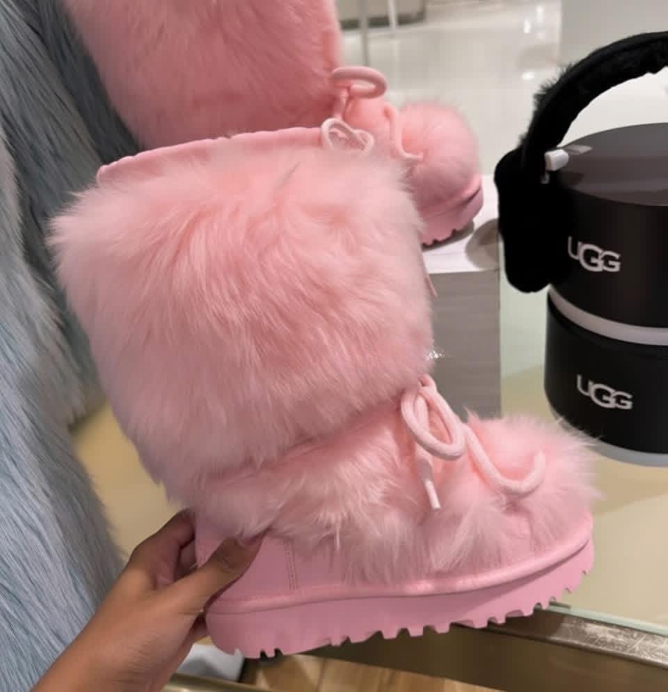 UGG did not come to play!!! These boots are 🔥🔥🔥🔥❤️‍🔥❤️‍🔥❤️‍🔥❤️‍🔥💕💕💕