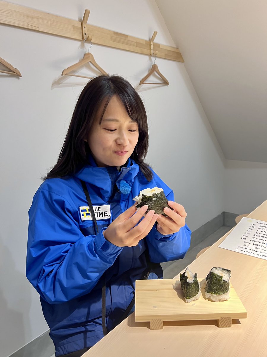 早朝グルメ☀️
東京・奥沢
おにぎりころりへ！
サイズは大・小・ミニの3種類。
人気1位の卵黄鶏そぼろ🍙
醤油だれに漬けた卵黄が濃厚！生姜がきいた甘めそぼろ。
しゃけマヨ柚子胡椒🍙
ふっくら焼き上げた鮭。まろやかマヨと柚子胡椒でさっぱり！好きなサイズと具材でお気に入りの🍙を😋
#thetime_tbs