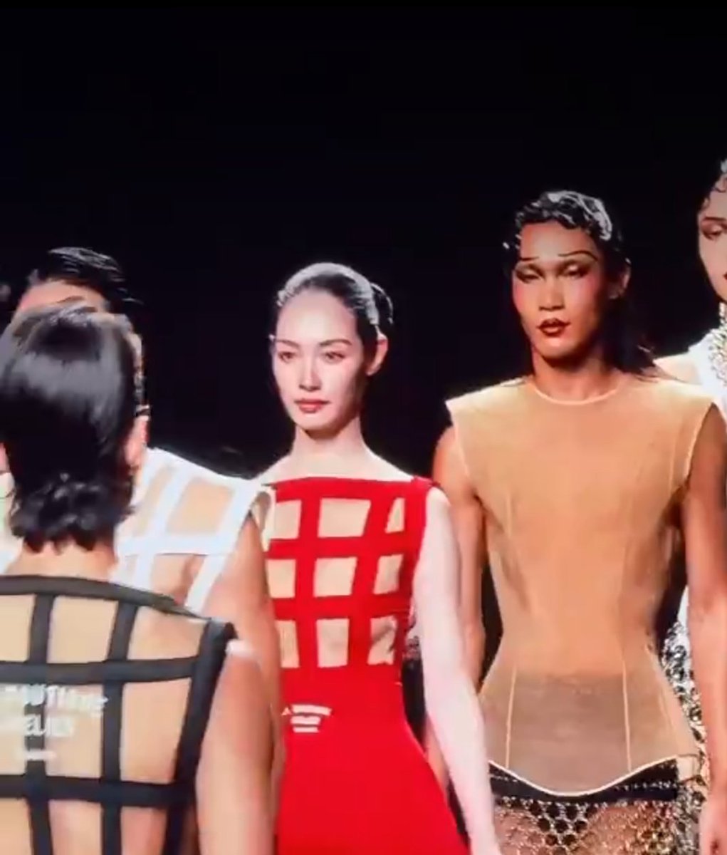 อยากให้น้องมิ้นท์เดินแบบชุดแดงนี้ไปอีกหลายๆ รอบเลยค่ะ เพราะมันสวยติดตาตรึงใจโอนี่ไปหมด

LA BOUTIQUE X MINTRANCH
#MRWithLABOUTIQUE #มิ้นท์รัญชน์รวี #mintranch