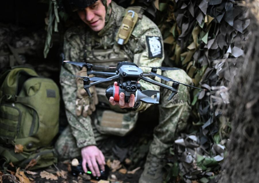 Maciej_Korowaj's tweet image. ANALIZA OPFOR - MŁOT I TOPÓR (2025)

Rosyjska maszyna ogniowa: 1500 uderzeń dziennie na 210 km frontu przełamania

(długa analiza z danymi z pola walki)

Na trzech kluczowych kierunkach - Pokrowskim, Kurskim i Gułajpolskim - Rosja koncentruje ponad 1000 środków ogniowych…