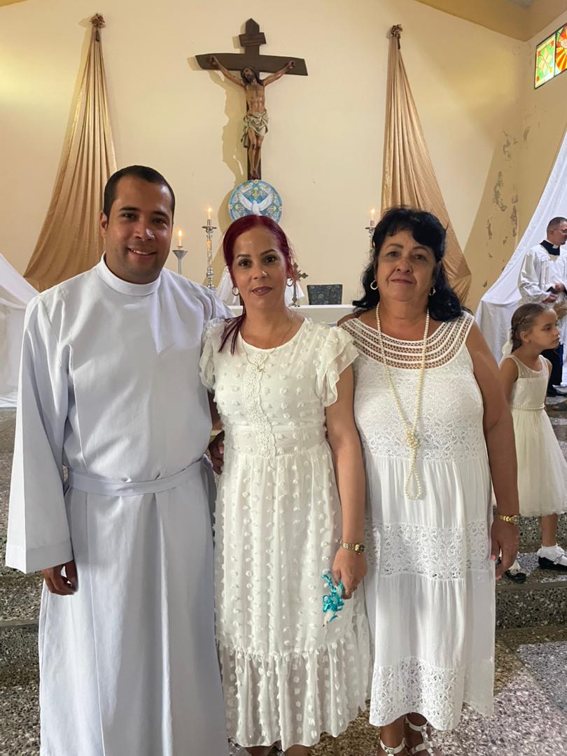 Un día especial, con agradecimiento a Dios y a mis padrinos de la fe cristiana. Hoy fuimos bautizados y confirmados mi esposa y yo. Inicio de nuestra fe como hijos de Dios, con estos sacramentos. #PinardelRío #Sandino