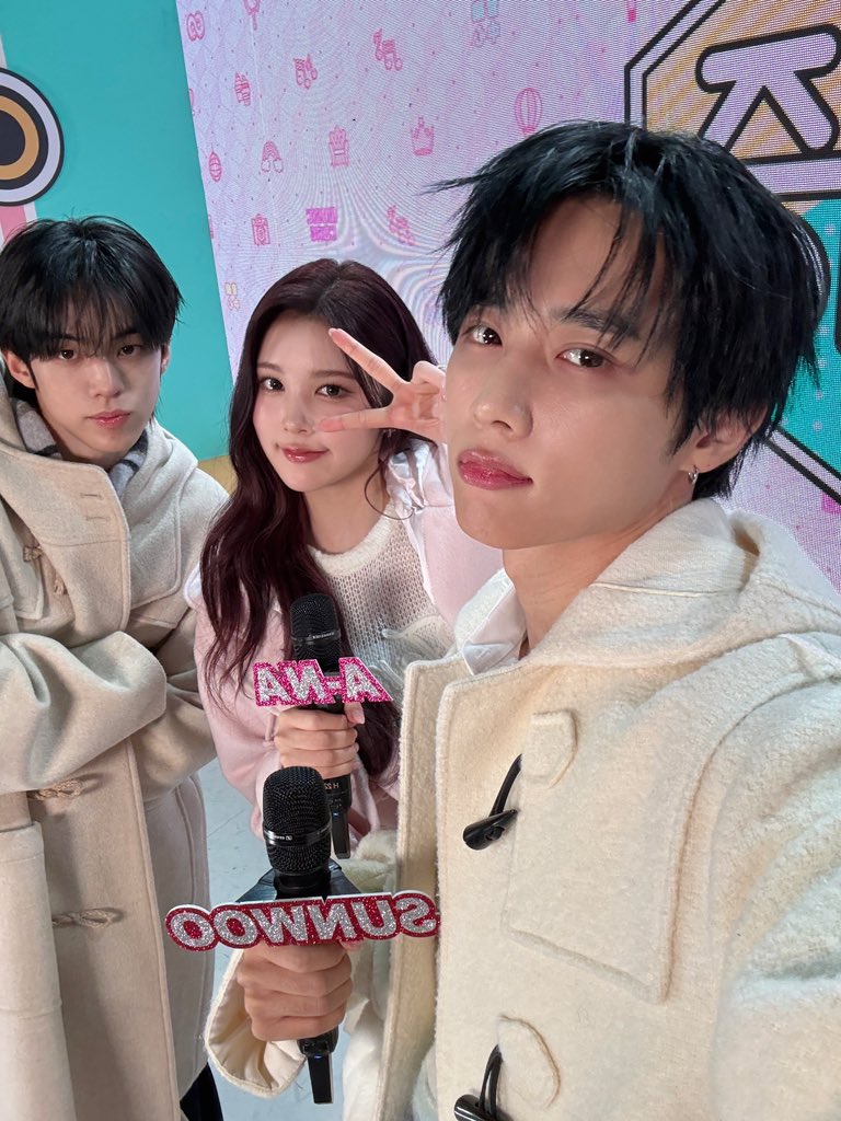 MBCMusicCore's tweet image. 사진 포즈마저 가위바위보로 보이는 매직🪄◝☆
선우 선배님…
다음에 가위바위보 하러 다시 와주세요 꼭이요…! 

#선우 #SUNWOO #THEBOYZ
#도훈 #DOHOON #TWS
#에이나 #A_NA #Hearts2Hearts