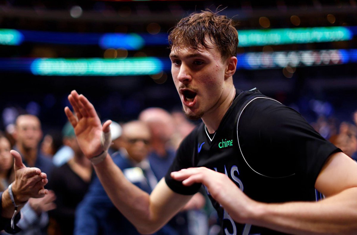 MavsMuse's tweet photo. After tonight’s performance, Cooper Flagg is now 6th in the entire NBA in clutch points.

He is 18 years old. https://t.co/3NxeEx3yyW