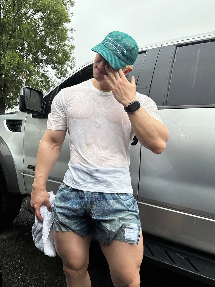 Sayang maaf mas telat, kehujanan tadi.