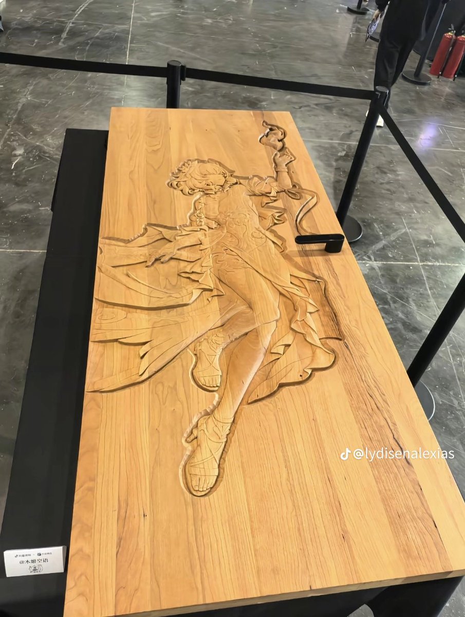 homogotchi's tweet image. “turn into a door if you’re the best character in currency wars”

aglaea: