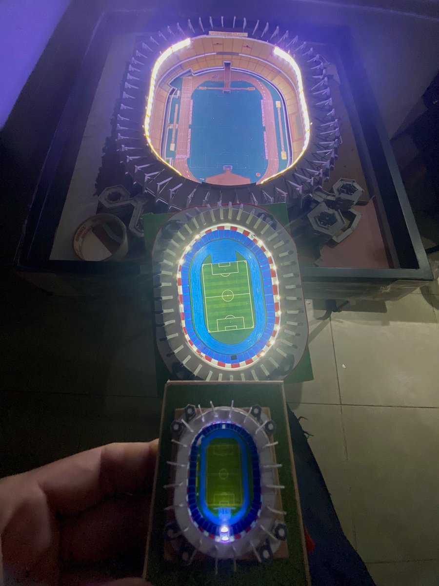 De distintos materiales de fabricación y plenamente iluminados. Roberto Meléndez. 🔴⚪️<a href="/JuniorClubSA/">Junior FC</a> <a href="/FunMuseoMLM/">Fundación Museo Rojiblanco M.L.M.</a>