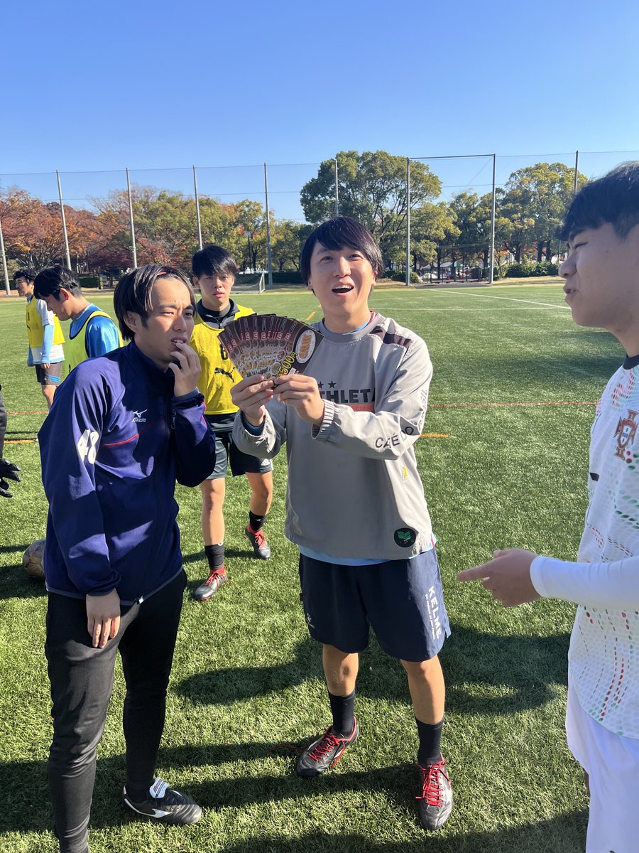 spc_sddk's tweet photo. もりちゃんずユナイテッド

サッカー場の倍率200倍位の抽選を当てたので盛山監督から王将の優待券を頂きました！
もりちゃんずは場所どり抽選から戦ってます。

#タタカウヨー　
#もりちゃんずユナイテッド https://t.co/Ktkk3U00s6