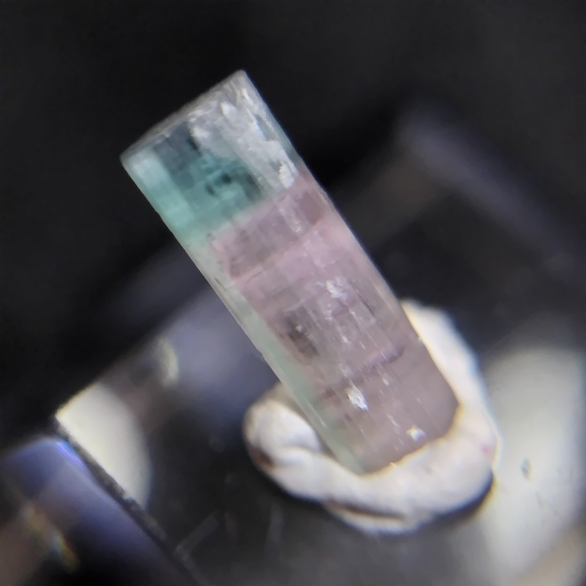 バイカラートルマリン/リチア電気石】 アフガニスタン産 1つの結晶で