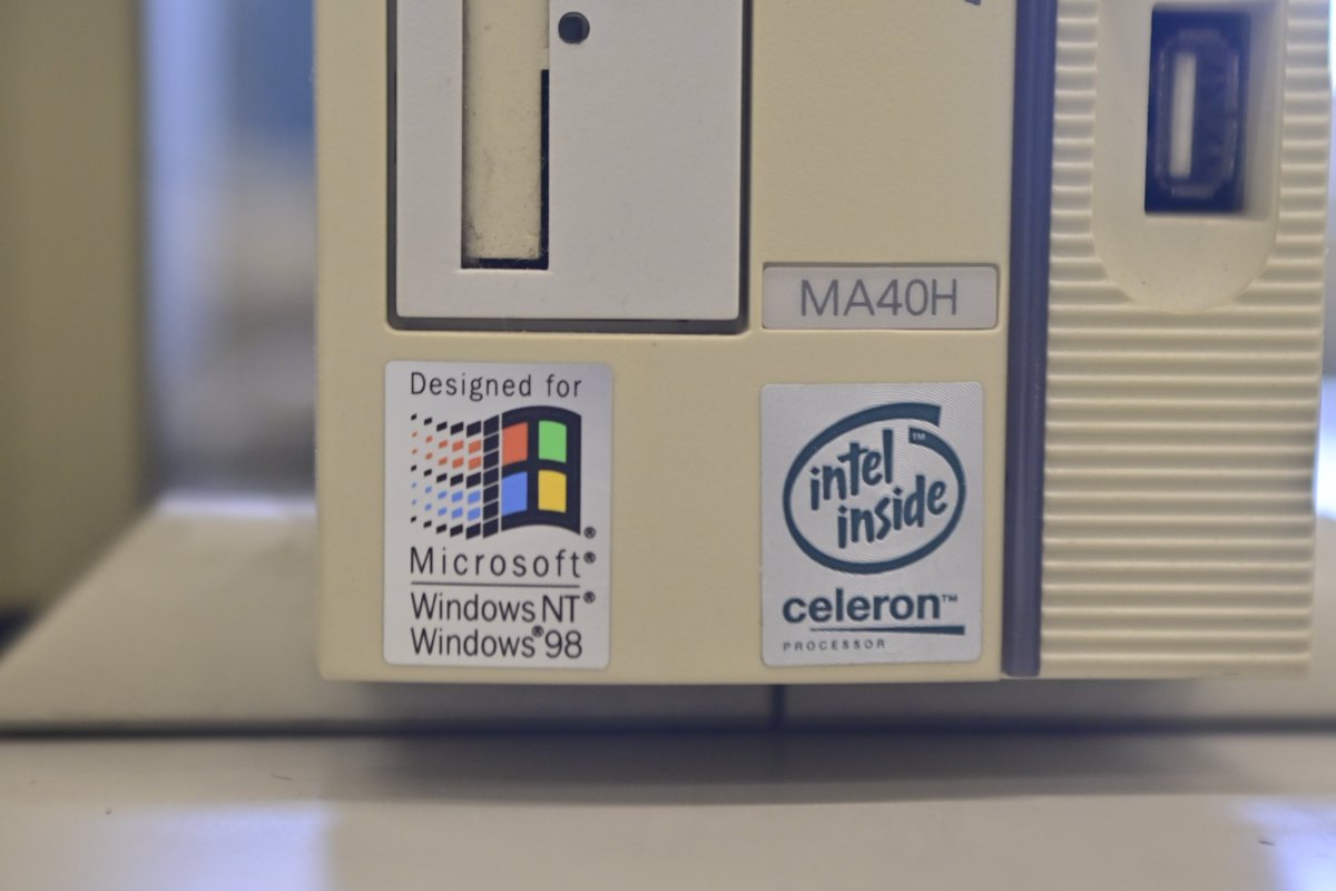 Project_AMTA's tweet image. 俺の高校のパソコン
Celeronとかのレベルじゃない