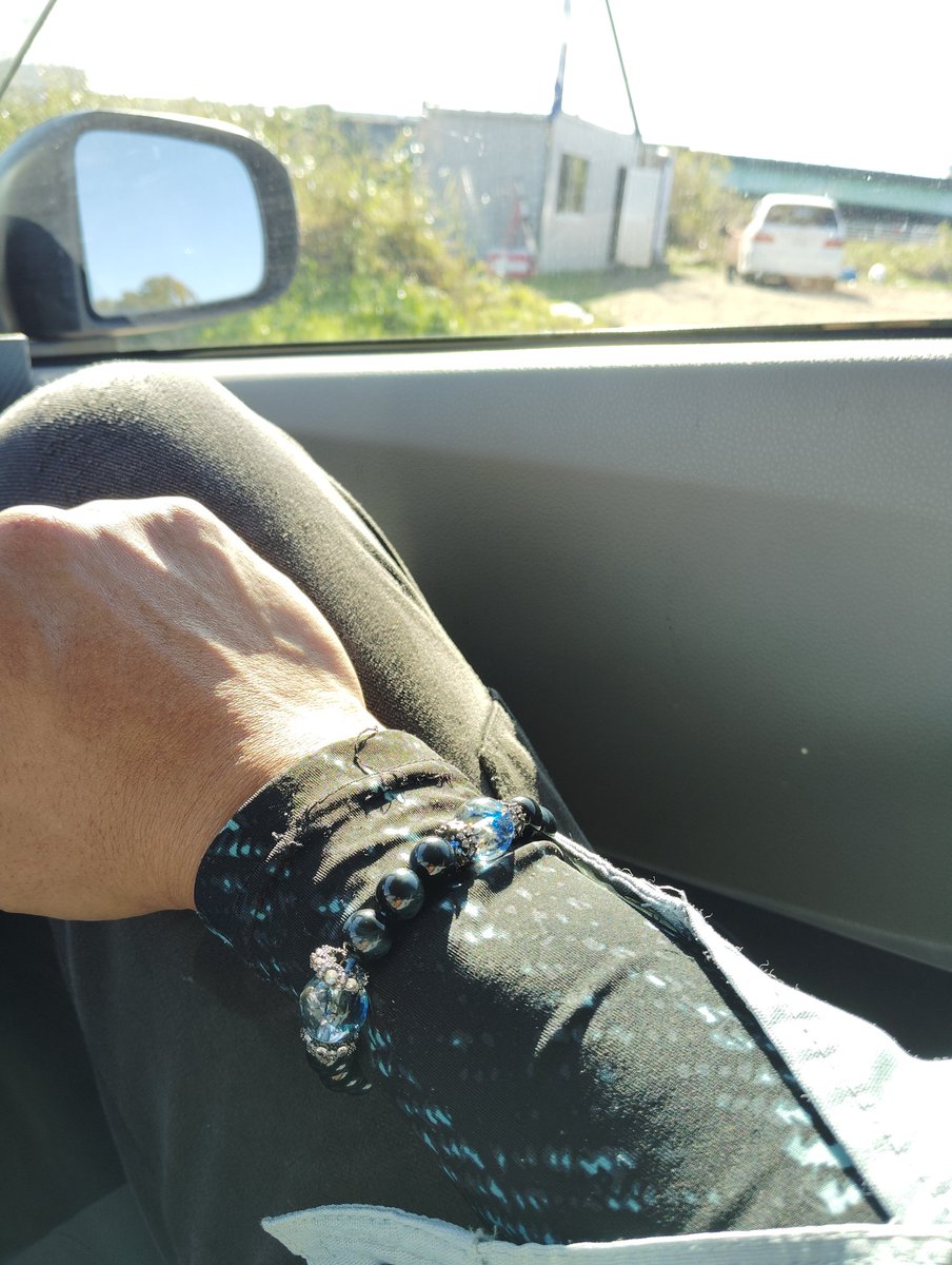 GlockVsr's tweet photo. 俺をイメージして造ってくれた
ブレスレット🥰
めっちゃセンスええ😁
ちょいキツめだけど🤣 https://t.co/gI7bnaVqOn
