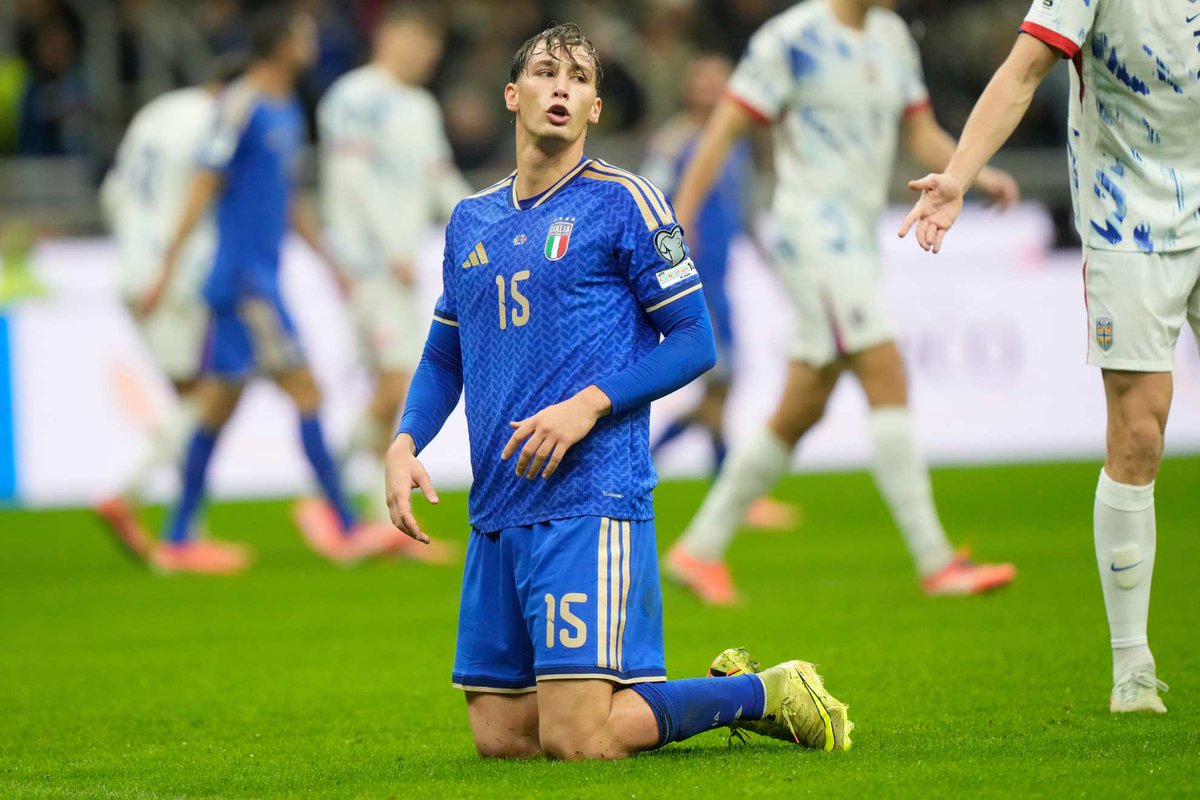 لن تتحمل إيطاليا غياباً ثالثاً على التوالي عن كأس العالم ..

ستكون بمثابة الضربة القاضية لسمعة كرة القدم بين الطليان قبل غيرهم.. 

شغفهم المعروف سوف يتراجع بقوة ..

وهذا سيزيد أكثر من تعقيد وضع كرة القدم في بلادهم ..

ما زالوا في الملحق، والعالم بالتأكيد يتمنى رؤيتهم في المونديال