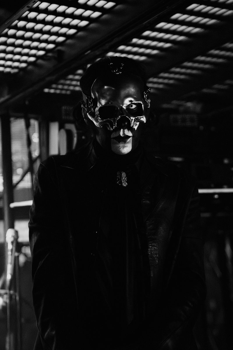 papathefifth's tweet image. Y’ALL. RYAN UPLOADED NEW PICS TO HIS WEBSITE. LOOK AT THIS