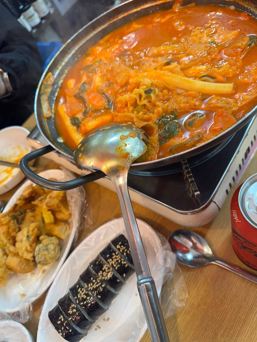 offclASTRO's tweet image. 점심먹자😋
글쓴이 엠밥