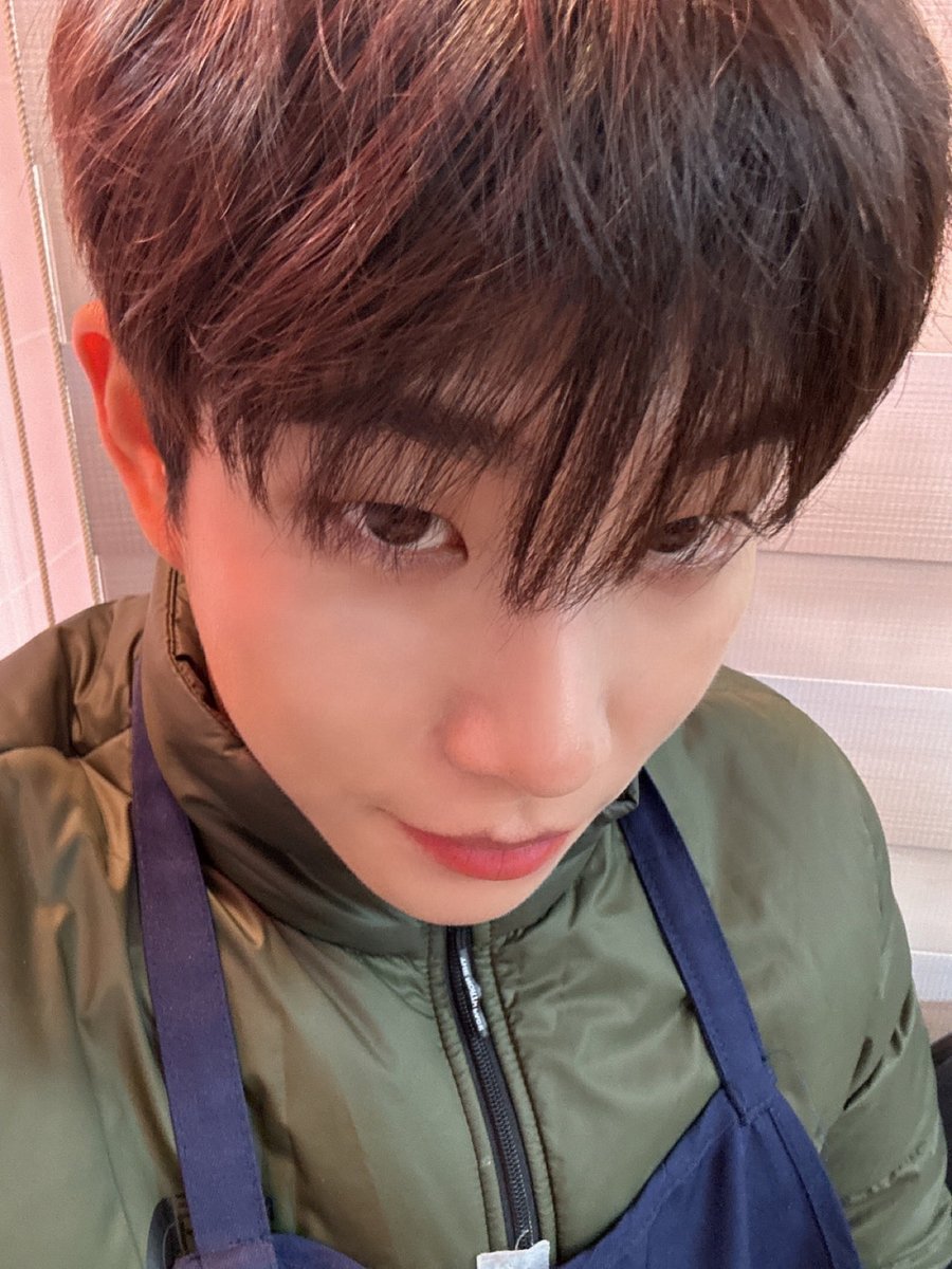 offclASTRO's tweet image. 점심먹자😋
글쓴이 엠밥