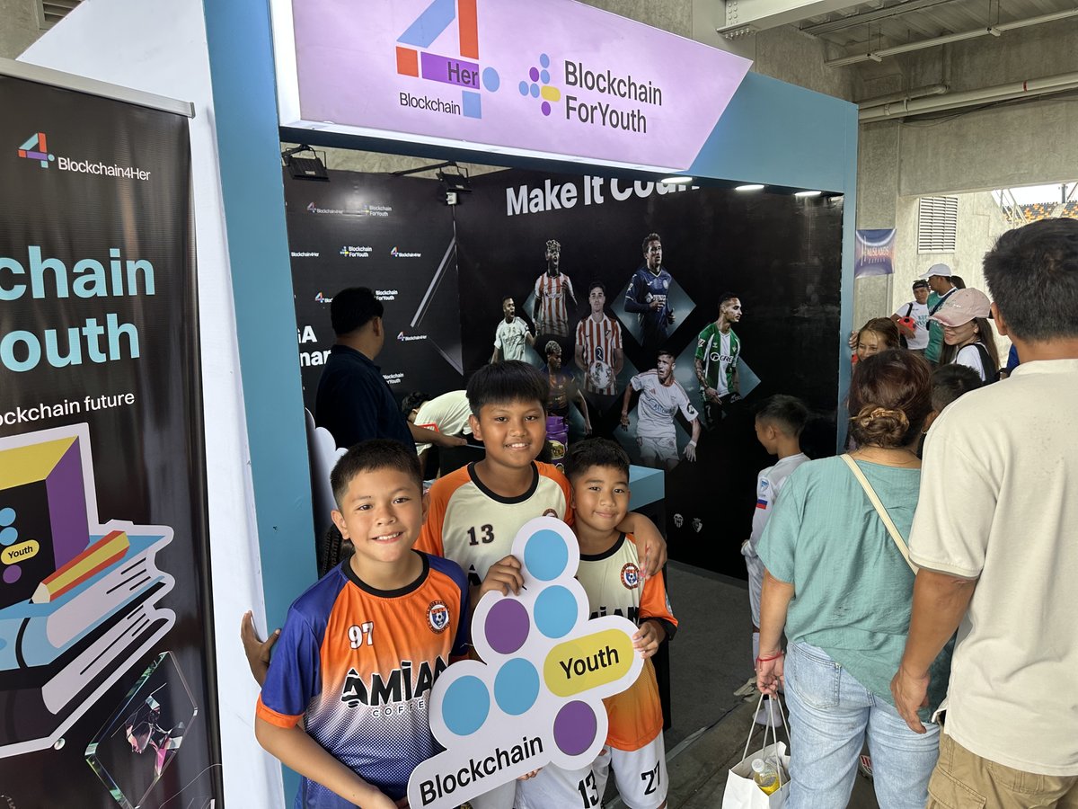 bitget's tweet image. This weekend in Manila, we kicked off the #LALIGAxBitget Youth Tournament alongside our #Blockchain4Youth initiative — bringing the game and new ideas together in one place.

⚽️ Fun on the pitch, learning in the mix.

#EventwithBitget #BGYouthTournament