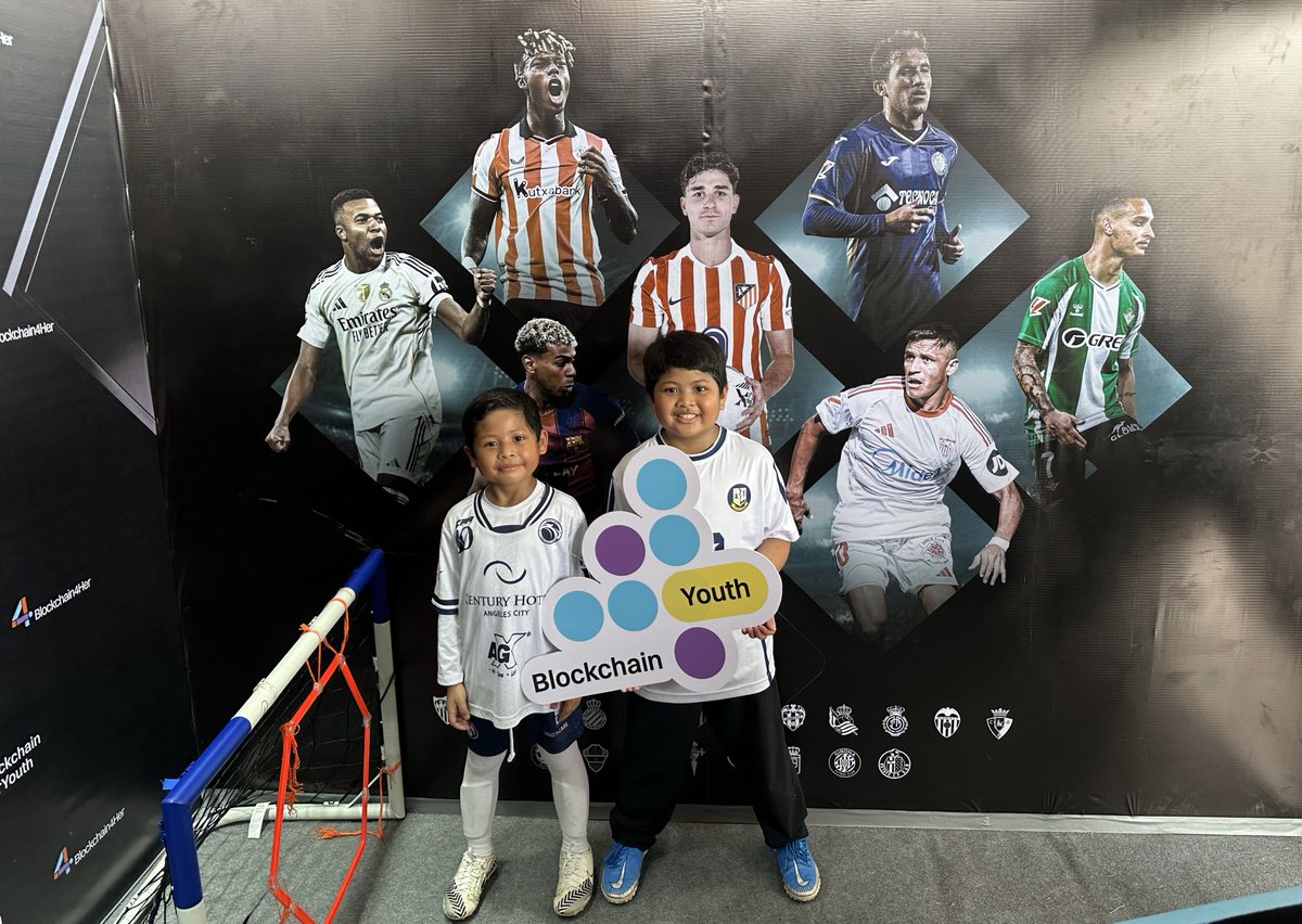 bitget's tweet image. This weekend in Manila, we kicked off the #LALIGAxBitget Youth Tournament alongside our #Blockchain4Youth initiative — bringing the game and new ideas together in one place.

⚽️ Fun on the pitch, learning in the mix.

#EventwithBitget #BGYouthTournament