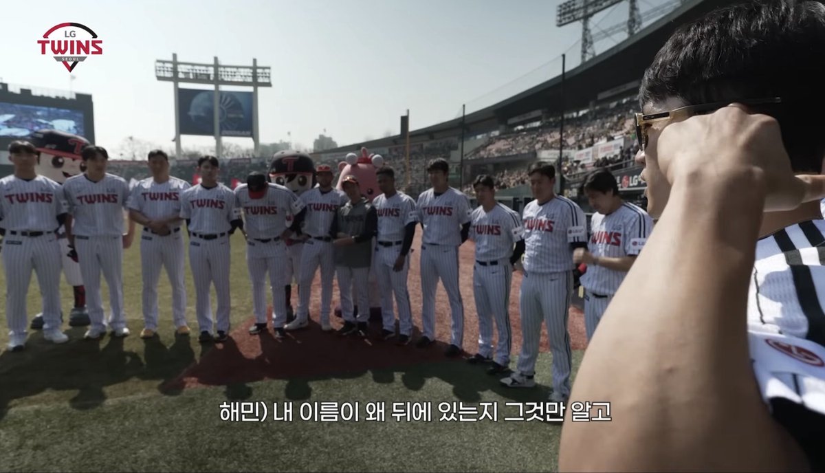 ohlgisme's tweet photo. 왜 유니폼 앞에 트윈스가 있는지,
왜 내 이름이 뒤에 있는지 . https://t.co/AD9nbtrNRn