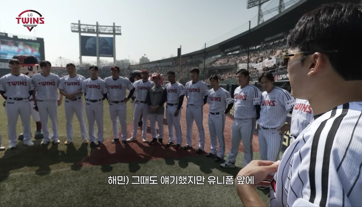 ohlgisme's tweet photo. 왜 유니폼 앞에 트윈스가 있는지,
왜 내 이름이 뒤에 있는지 . https://t.co/AD9nbtrNRn