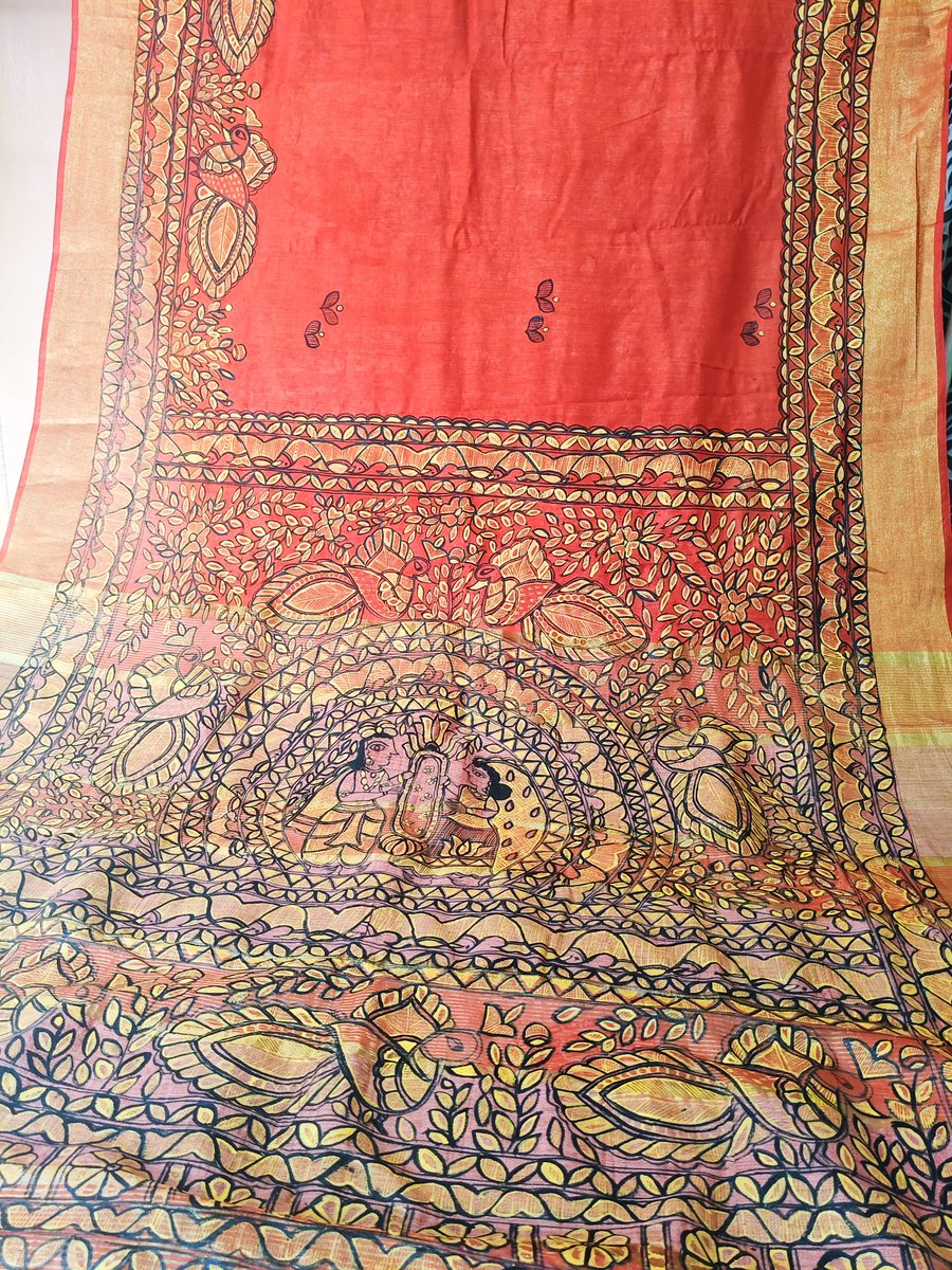 mithilakritihub's tweet image. ❤️Nothing attracts attention like a red dress. - Laura Bush❤️
Good morning everyone... 🕉️🙏❤️😍
We have adorned the red saree with Mithila art using black and golden colors.
#mithilaart #indianart #loveforart