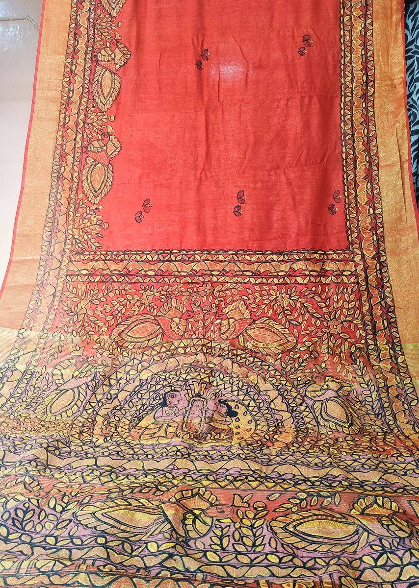 mithilakritihub's tweet image. ❤️Nothing attracts attention like a red dress. - Laura Bush❤️
Good morning everyone... 🕉️🙏❤️😍
We have adorned the red saree with Mithila art using black and golden colors.
#mithilaart #indianart #loveforart
