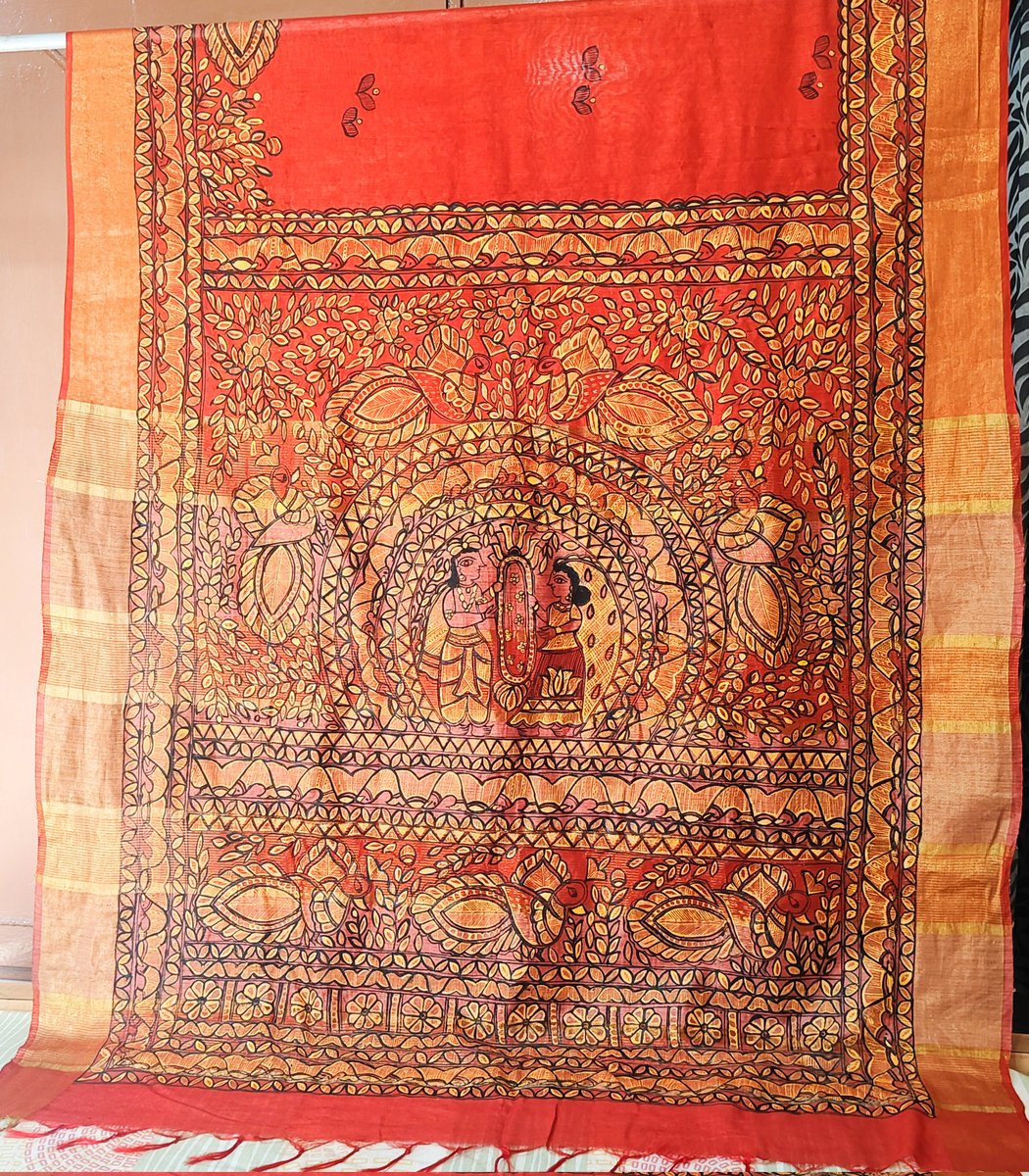 mithilakritihub's tweet image. ❤️Nothing attracts attention like a red dress. - Laura Bush❤️
Good morning everyone... 🕉️🙏❤️😍
We have adorned the red saree with Mithila art using black and golden colors.
#mithilaart #indianart #loveforart