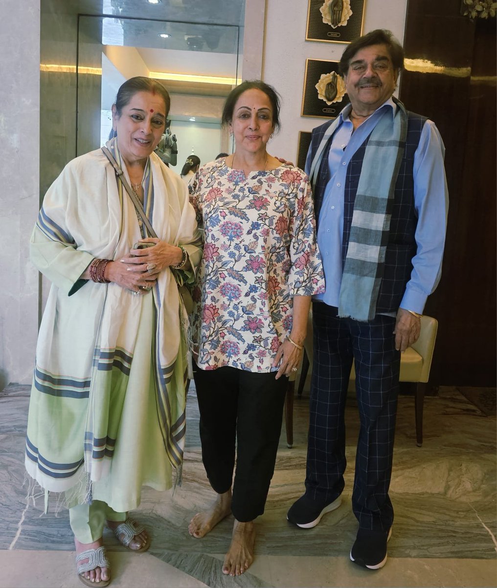 Along with my 'bestest half' <a href="/PoonamSinha/">Poonam Sinha</a> went to meet, greet &amp; God Bless, our very dear family friend, one of the finest human beings, star/actress, par excellence, artist of the highest calibre, an able Parliamentarian <a href="/dreamgirlhema/">Hema Malini</a>
Our prayers are with them all &amp; we inquired