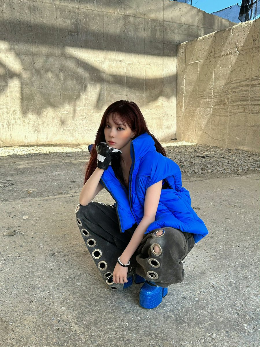 winterdon381751's tweet photo. BLUE BY WINTER OUT NOW
#WINTER_BLUE
#윈터블루
🥰 https://t.co/RMok2QkmNI