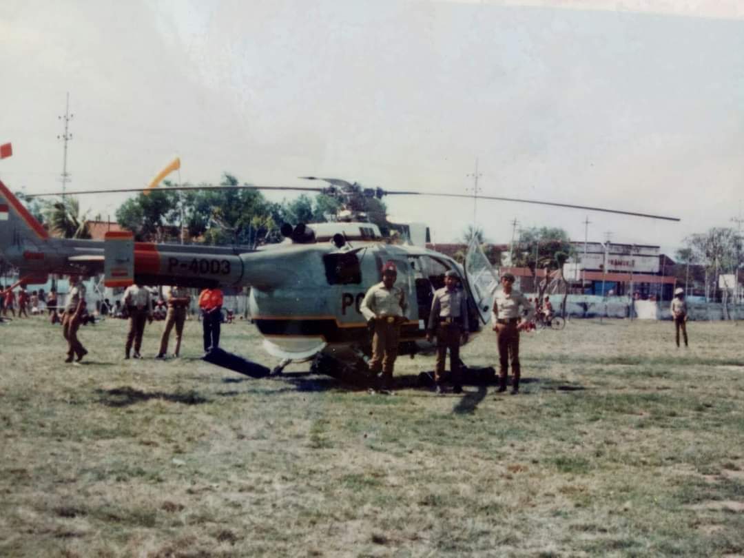 Heran sama netizen Indonesia, ada postingan tentang sejarah malah dibilang 
"membuka luka lama" 
"Ngapain mengingat masa lalu" 
"udah berlalu ga usah di ungkit" 
Pantesan banyak arsip sejarah dan foto foto bersejarah di Indonesia banyak berakhir di tukang loak atau dibakar 😅