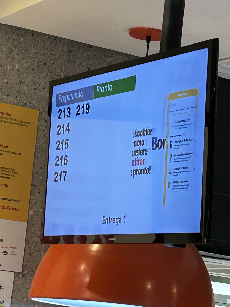 Não adianta <a href="/McDonalds_BR/">Méqui</a> esta loja da estrada do campinho, Campo Grande RJ, tem um atendimento péssimo, não é a primeira vez que eu posto isso!  Manda alguém vir verificar, demora na entrega dos lanches, desorganização, atendimento demorado e mal humorado.