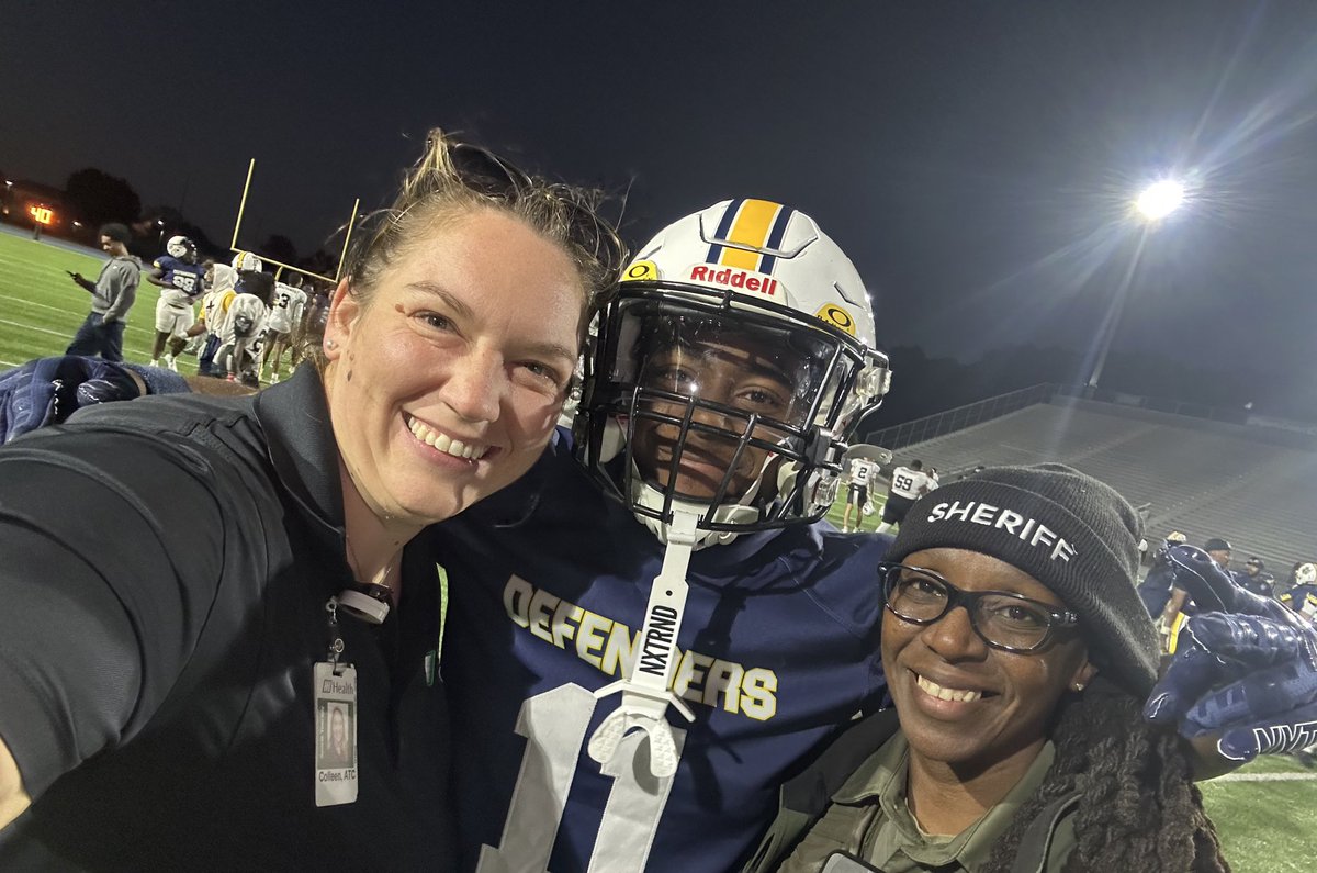 Love working games where I get to see my former high school kids compete at the next level! Of course we needed to include the 🐐 herself!! <a href="/JabbarAmaree/">Amaree Jabbar</a> <a href="/tvdefenders/">Tennessee Valley Defenders</a> <a href="/SenatorsFB/">Senator Football</a> <a href="/hh_sportscenter/">HH Sports Center</a>