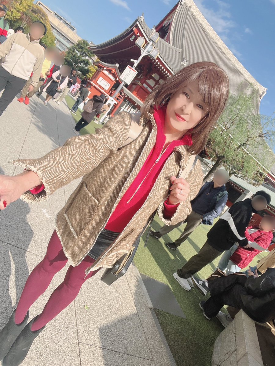 超ミニスカート
恥ずかしかったけど😅

カラータイツと
オーバーサイズジャケットのおかげで
なんとか大丈夫でした💕