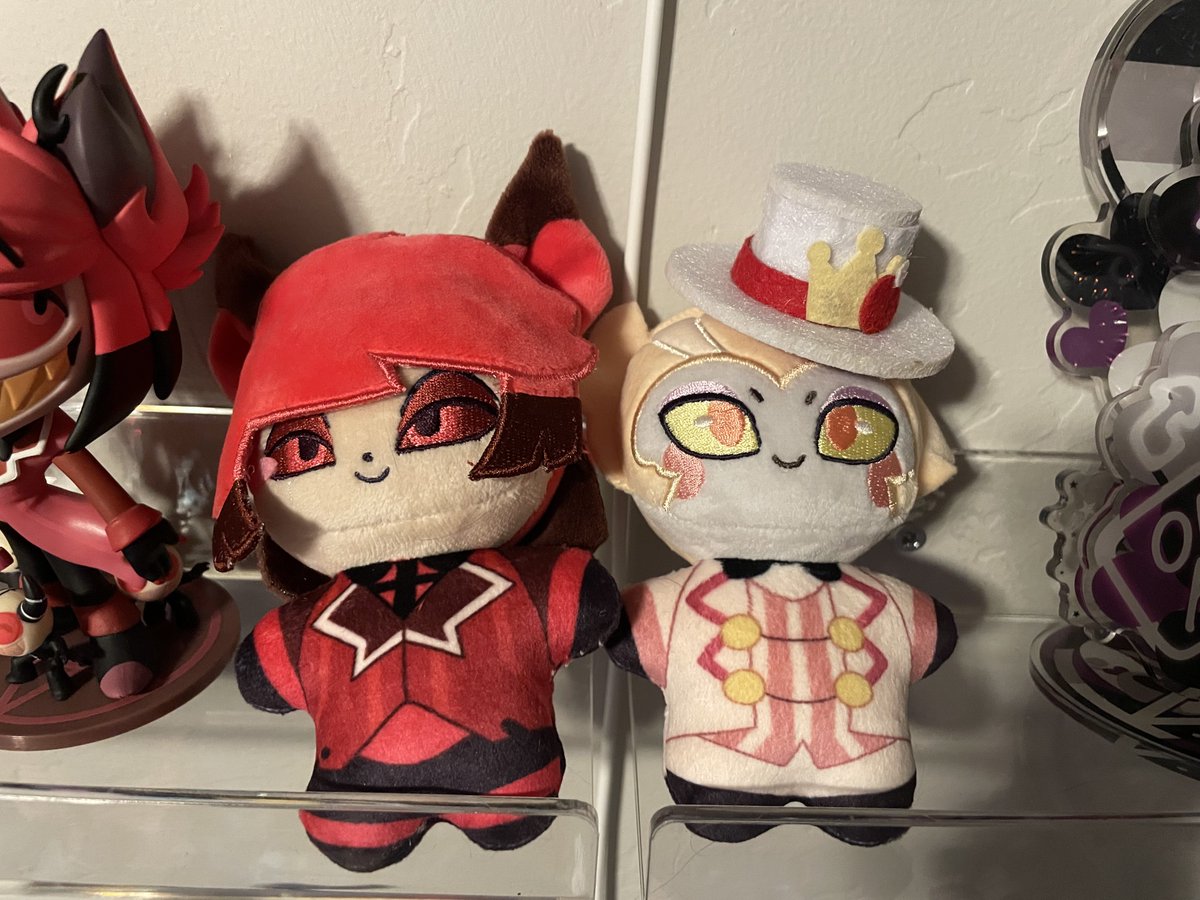 GlitchesVoid's tweet image. Look at the plushies that just came in (got them from @zllm6 )
THEYRE SO CUTEEE
Mocha approves