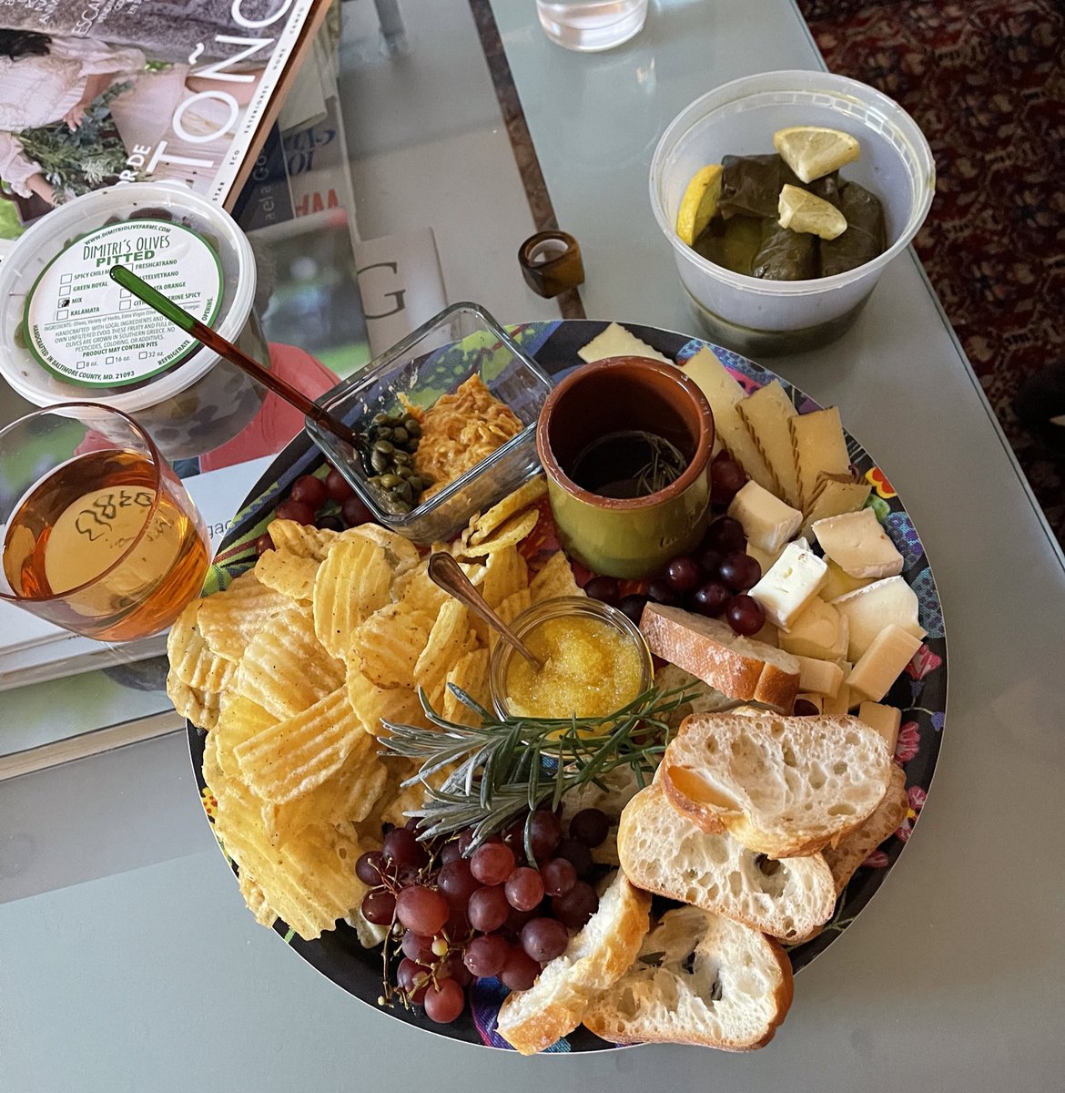 AlexForYaaaaa's tweet image. made this beauty of a coochie board + some brown buttered apple slices with cinnamon, rosemary, and cardamom 😭