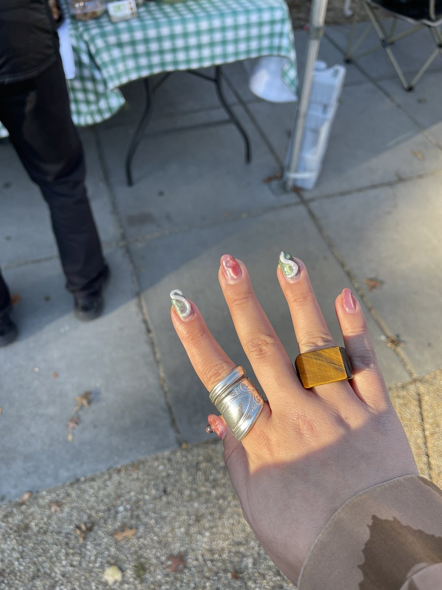 AlexForYaaaaa's tweet image. made this beauty of a coochie board + some brown buttered apple slices with cinnamon, rosemary, and cardamom 😭