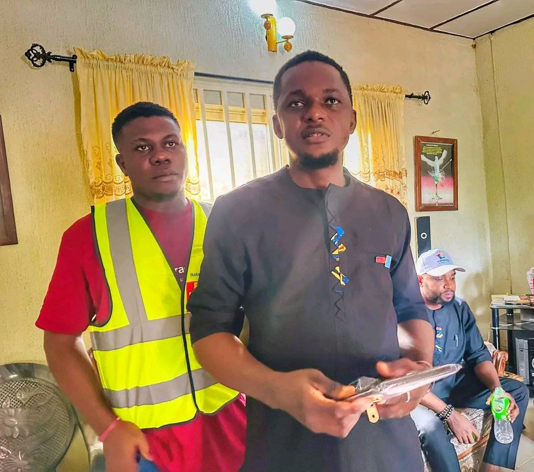RotaractClub123's tweet image. #DRRsVisit
It was necessary the District Rotaract Representative Ambrose Ekerette, Elala visits some of the Rotary leaders in Umuahia who have consistently inspired, and support Rotaract Clubs in Abia 2. So, he paid a courtesy visit to the President of the Rotary