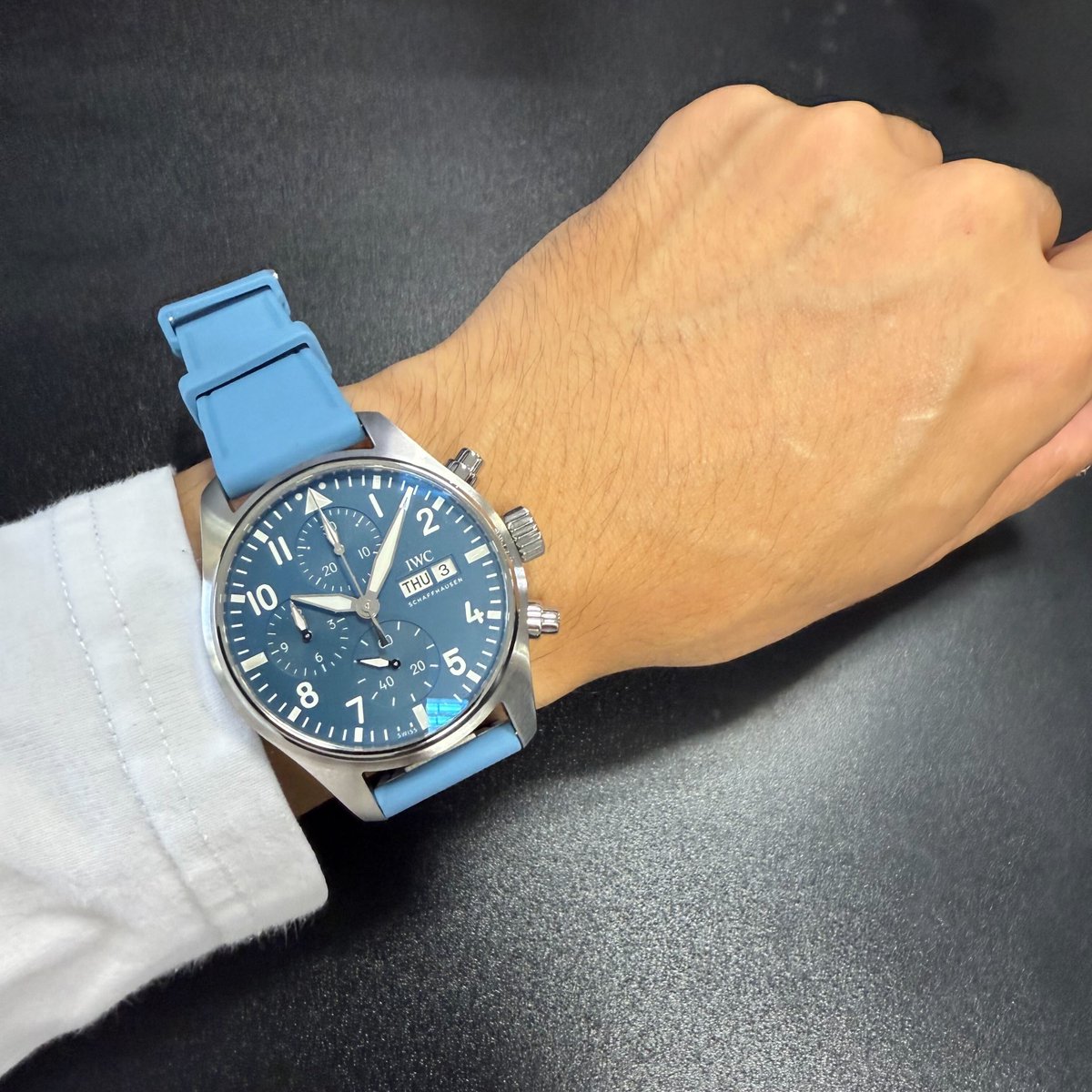 パイロット・ウォッチ・クロノグラフ 41！ 単に”ブルー”という文字盤色