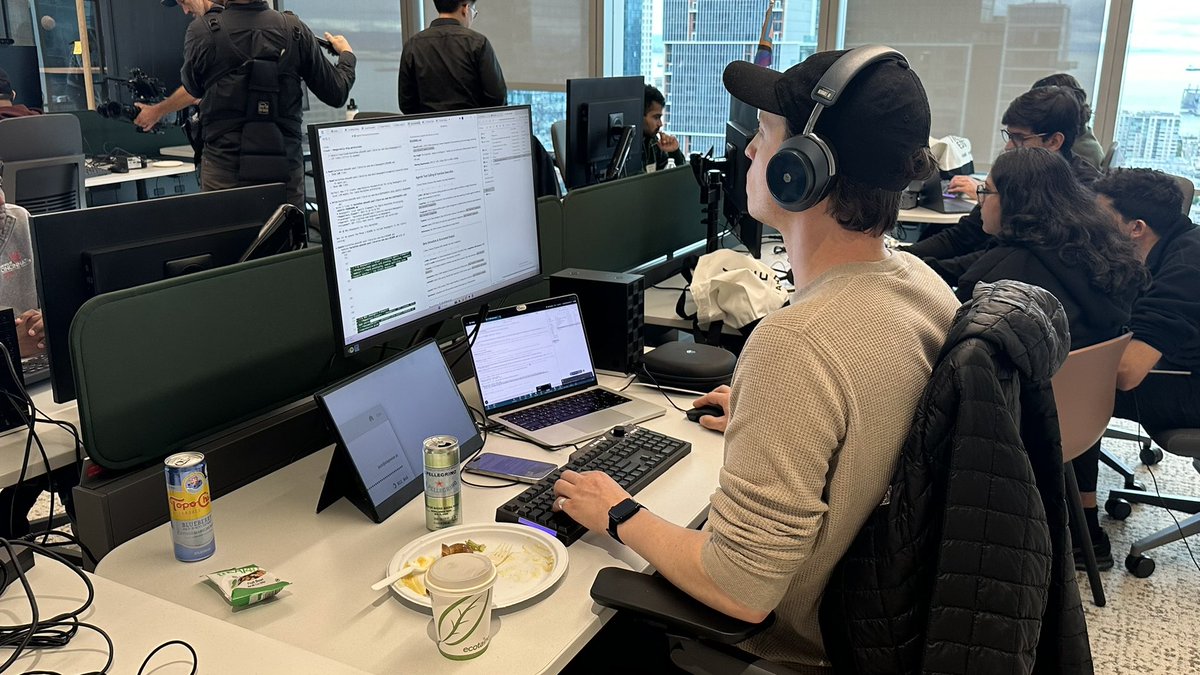 AIatAMD's tweet image. From hands-on building to big conversations about the future of AI, this weekend’s Hack the Edge event was full of energy and innovation.

A huge thank you to everyone who joined us, and to our friends at @LiquidAI_ for bringing brilliant minds together at their office in San…