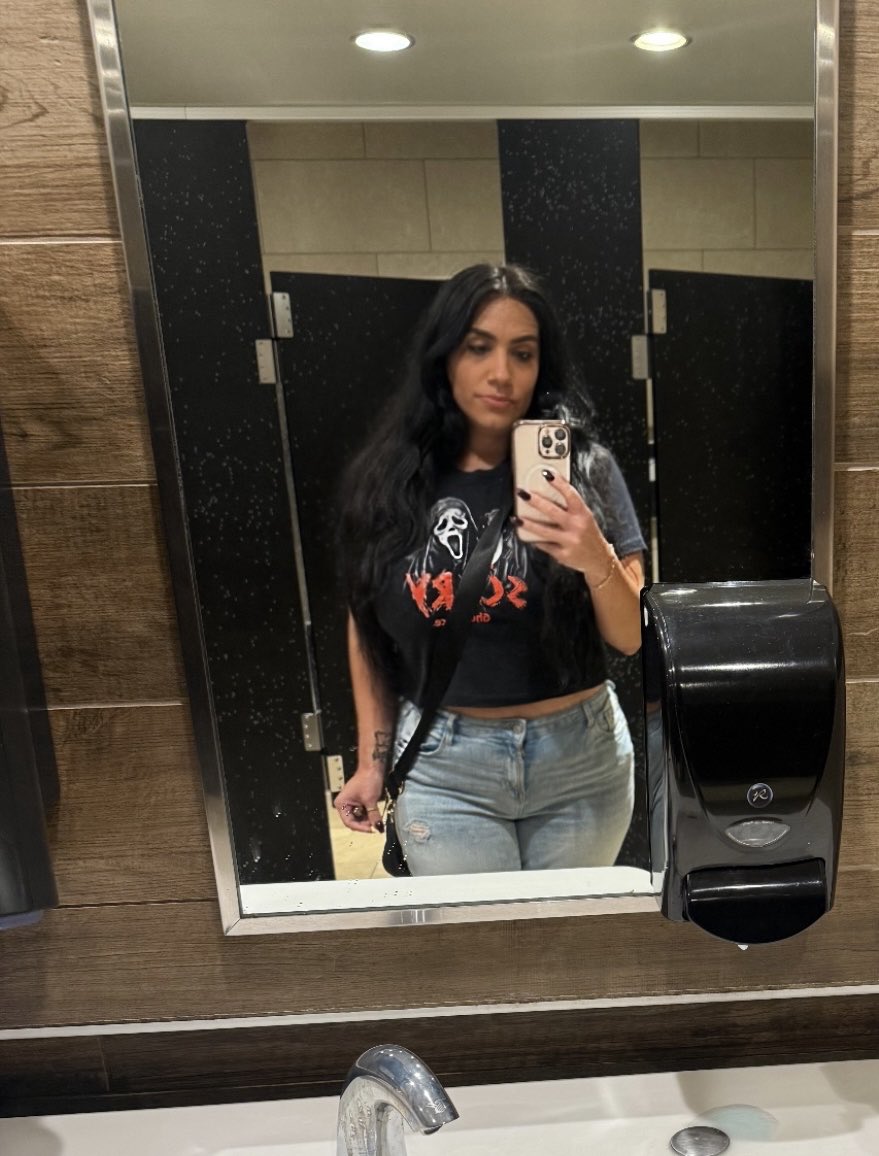 𝓢𝓱𝓮𝓻𝔂𝓵𝔂𝓷𝓷 🥀 tweet media