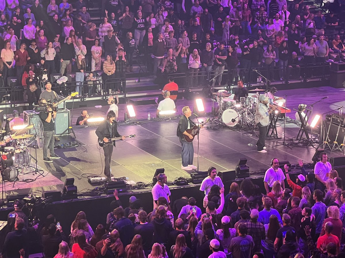 AbnerNormal18's tweet image. America’s worship leader. Chris Tomlin. UVU. Harvest Crusade. How Great is our God! #PutThatInYourPipe