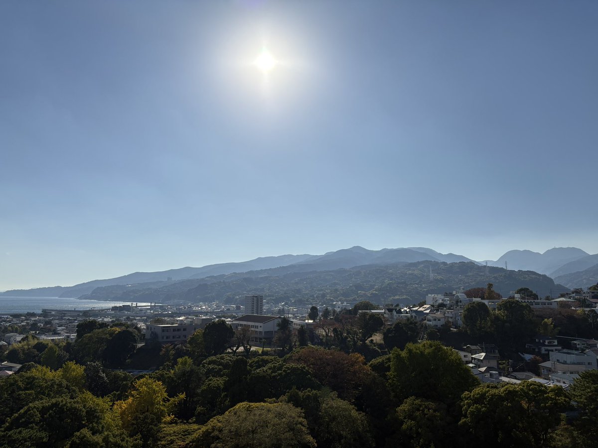 快晴の小田原城から見える景色良すぎる