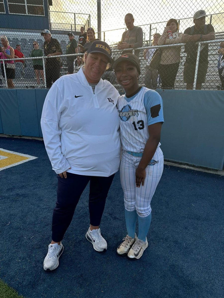 arkthunderfp's tweet image. Special thanks to East Texas A&amp;amp;M Coach @coachweilmiller, Coach @GotBustos, and Coach @CoachJReeves for investing their time with Rayna Morgan (2027/SS) today. She had a great time, learned a lot, and said great things about the staff.  Greatly appreciated!
