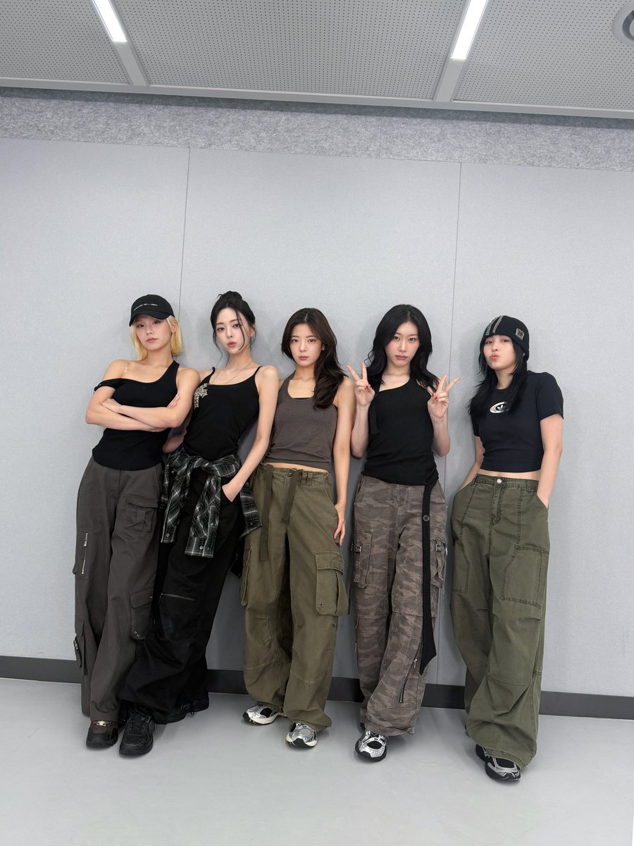 ITZYofficial's tweet image. ITZY &quot;TUNNEL VISION&quot; Dance Practice (Fix Ver.)

COMING SOON 
🎯 2025.11.17 MON 10PM (KST) | 8AM (ET)

#ITZY #MIDZY @ITZYofficial
#ITZY_TUNNELVISION
#ITZY_TNVS