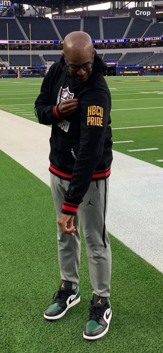 DrSetItOff's tweet image. My brother is a graduate of FAMU and is the Director of Sports Medicine for the Los Angeles Rams. Pro Standard gifted him with exclusive NFL HBCU merch.  @RamsNFL 

#HBCUPride
#FAMU