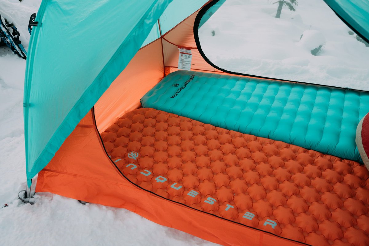 WindQuester's tweet photo. Snow, silence, and a turquoise dawn at Joffre Lakes.
Our Horizon Lite 2 stood strong on the ridge, paired with the Horizon X & Elevate X pads—warm, light, and ready for winter missions.

There’s something magic about waking up above a frozen lake, knowing everything you carried was just enough — nothing extra, nothing missing.

Carry less. Quest more.
#WindQuester #JoffreLakes #Backpacking #UltralightGear #WinterCamping