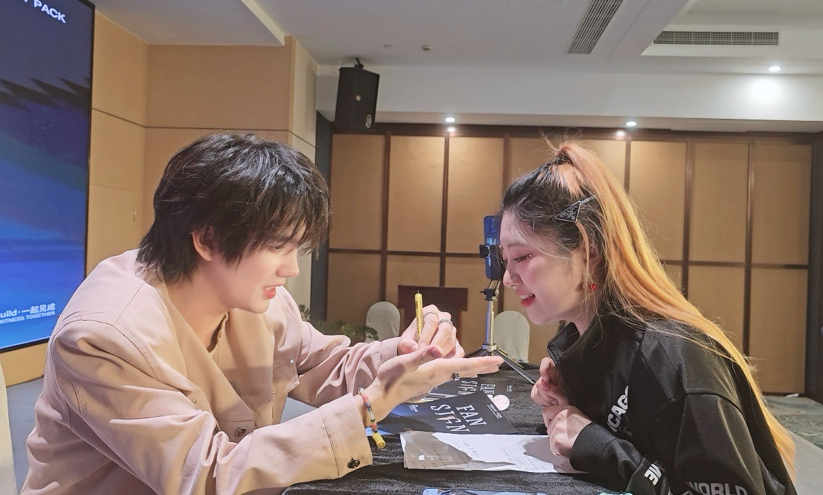 See U again and again🥰✨
Like Christmas day💙

#BuildJakapan <a href="/JakeB4rever/">BIU.</a> 
#Beyourluve