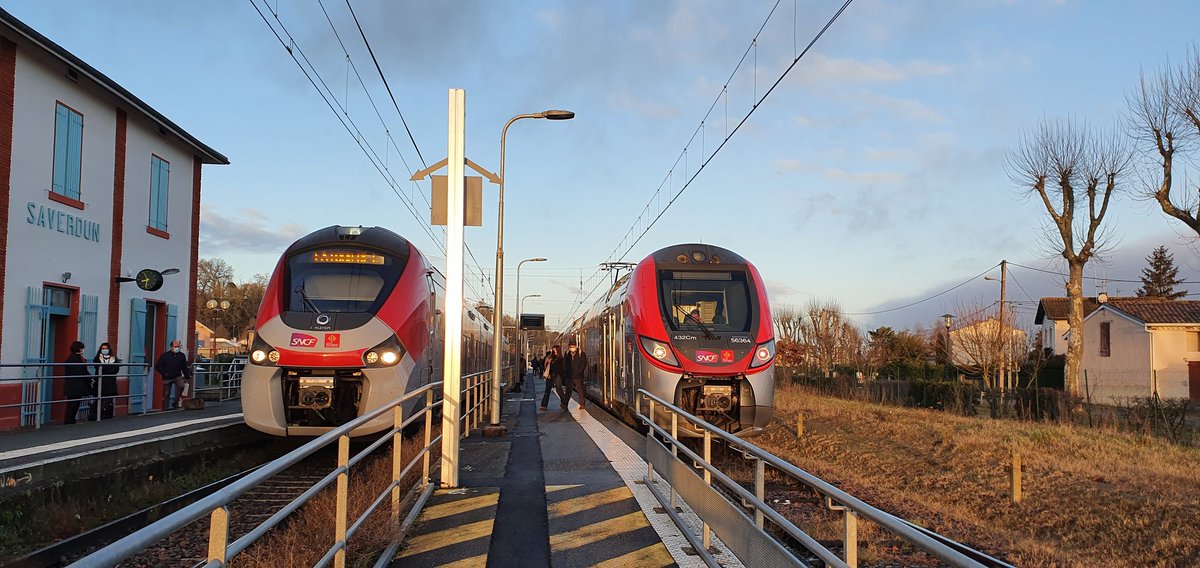 lio_train_sncf's tweet photo. Bon lundi à toutes et tous ☕️🥐
🕕Il est 6⃣h, embarquement immédiat pour votre #InfoTrafic quotidien.
Nous sommes fins prêts à vous renseigner sur la circulation des #TrainliO, en temps réel. ℹ️
Une question ? On est là ! 📲 ⤵️ https://t.co/yFmdBz1YjK