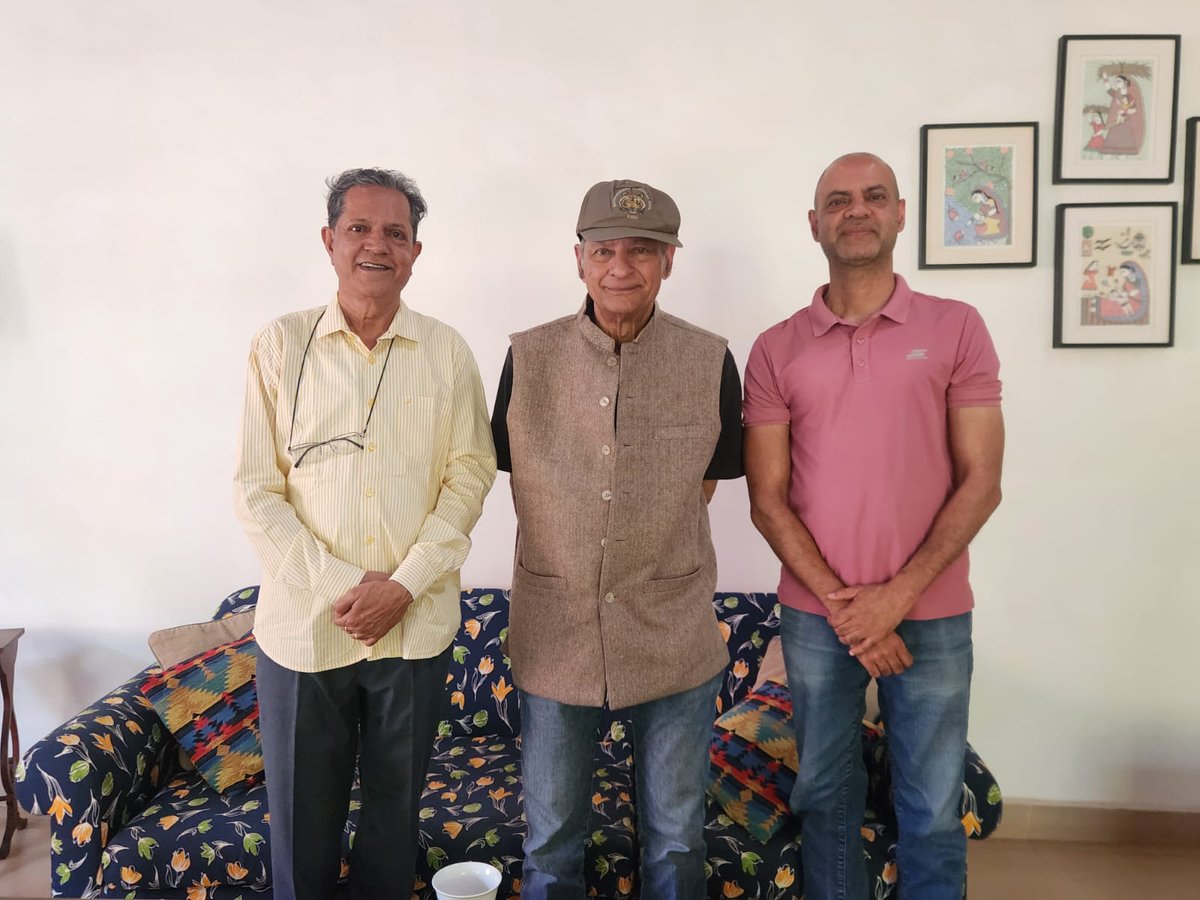 It was an absolute honor to meet with Mr. Hiranmay Karlekar(87)on Sunday  at Moira Goa, who spent over an hour with us-Mr Vijendra Gairola  <a href="/GoaHumaneTrust/">Goa Humane Trust for Animals</a> and me, trying to understand  GAF(Goa Animal Federation)model. A legend of fearless journalism who survived several attempts